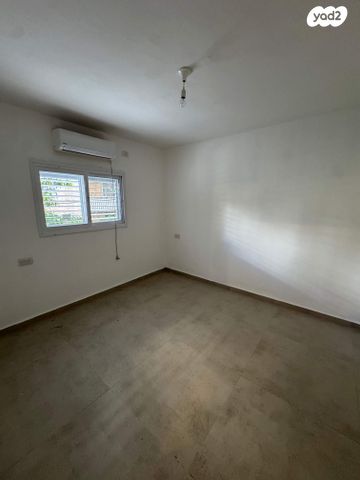 דירה, רוטשילד 69, קרית ספיר, כפר סבא