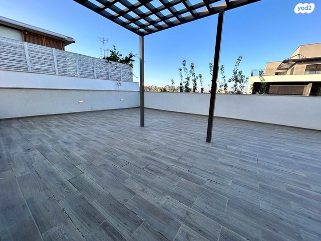 גג/ פנטהאוז, יהודה הימית 25, צהלון, שיכוני חסכון, תל אביב יפו