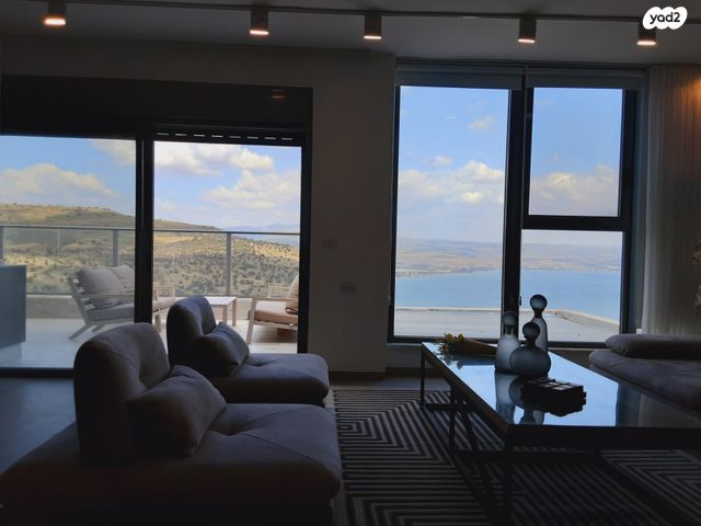 גג/ פנטהאוז, מורן, שיכון עובדים, טבריה