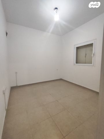 דירה, שלמה קפלנסקי, רמז, מערב ותיק, ראשון לציון