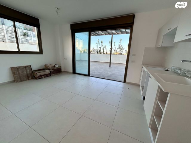 גג/ פנטהאוז, יהודה הימית 25, צהלון, שיכוני חסכון, תל אביב יפו