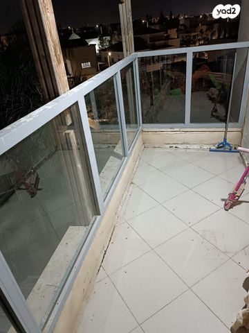 דירה, הושע בן באר, שפירא, אופקים