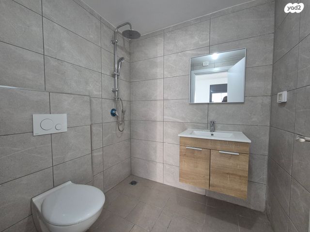 דירה, כובשי החרמון, שעריים, רחובות