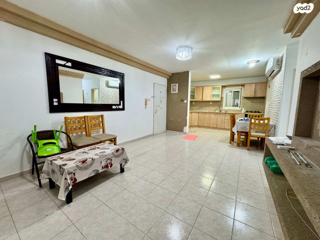 דירה, כיכר המושבות, שדרות