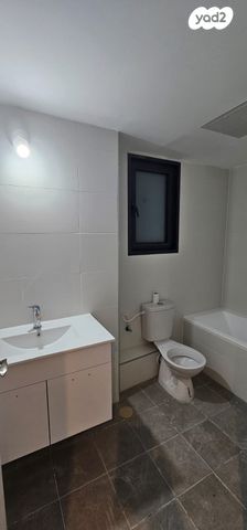 דירה, הרב שלום שבזי, ראש העין