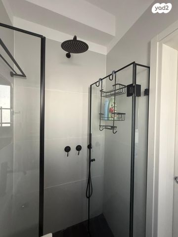 גג/ פנטהאוז, גאולה, רעננה