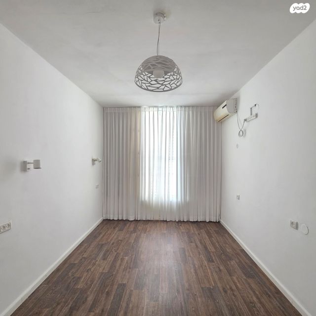 דירה, נתן ברניצקי, רמז, מערב ותיק, ראשון לציון