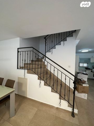 דו משפחתי, רחובות