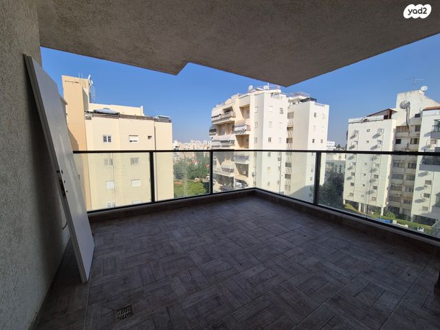 דירה, כובשי החרמון, שעריים, רחובות