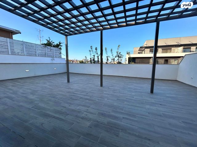 גג/ פנטהאוז, יהודה הימית 25, צהלון, שיכוני חסכון, תל אביב יפו