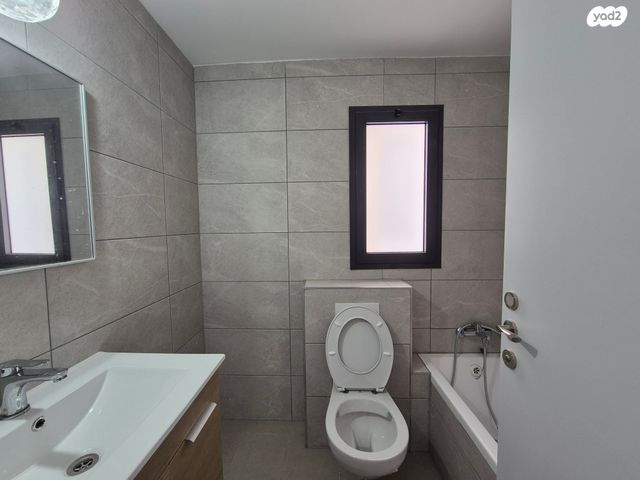 דירה, כובשי החרמון, שעריים, רחובות