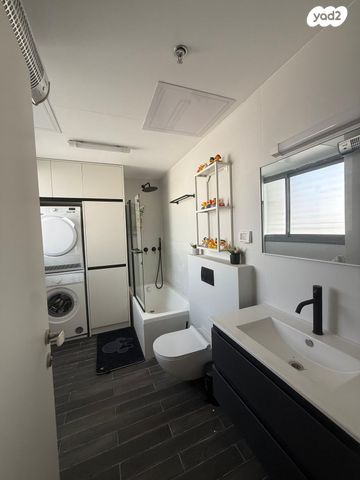 גג/ פנטהאוז, גאולה, רעננה