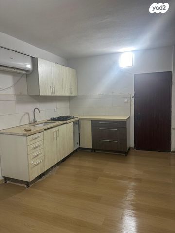 דירה, צ"ג בנות, רמב"ם, ראשון לציון