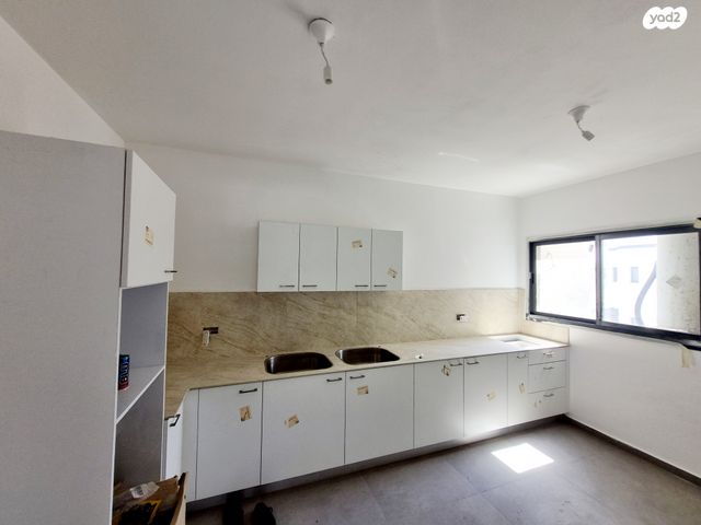 דירה, ספיר, אבני חן, חריש