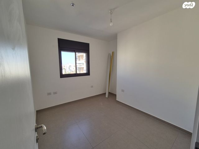 דירה, כובשי החרמון, שעריים, רחובות