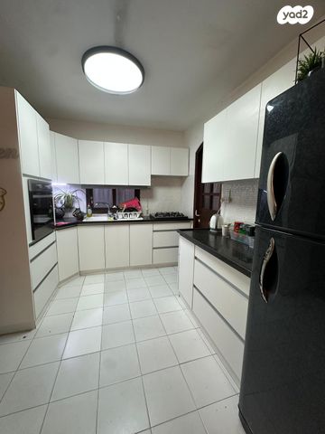 גג/ פנטהאוז, חיל הצנחנים, נווה חוף, ראשון לציון