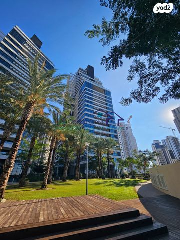 עוזי חיטמן 11