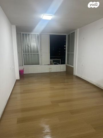 דירה, צ"ג בנות, רמב"ם, ראשון לציון