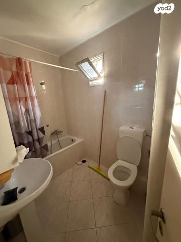 דירה, יאנוש קורצ'אק, עכו