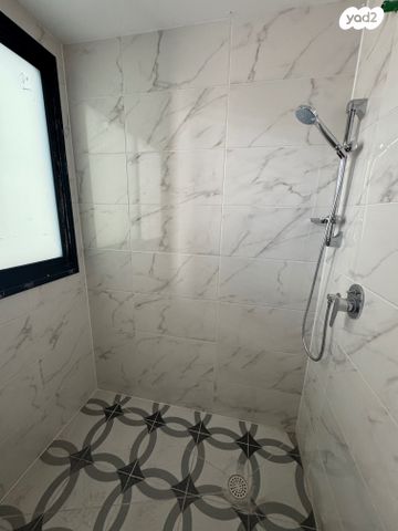 דירה, מעפילי סלוודור 11, צהלון, שיכוני חסכון, תל אביב יפו