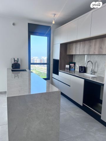 דירה, הרצליה