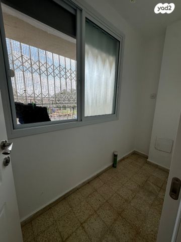 דירה, שדרות מנחם בגין 12, נווה הדרים, אשקלון