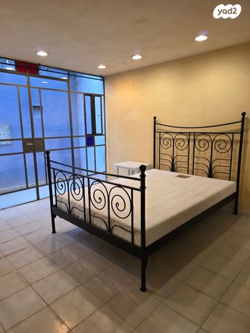 מרתף/ פרטר, קדימה צורן