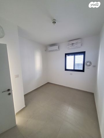 דירה, רחל הרשנזון, רחובות