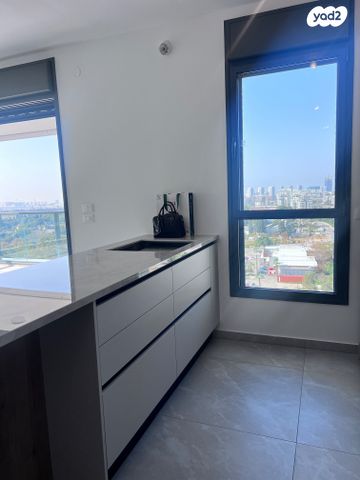 דירה, הרצליה