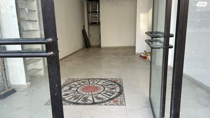 חנויות/ שטח מסחרי