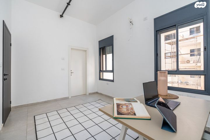 משרדים, פרדס חנה כרכור