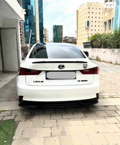 לקסוס IS