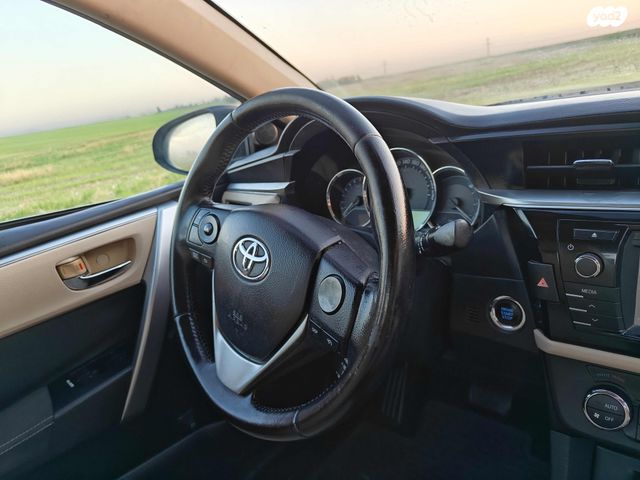 טויוטה קורולה