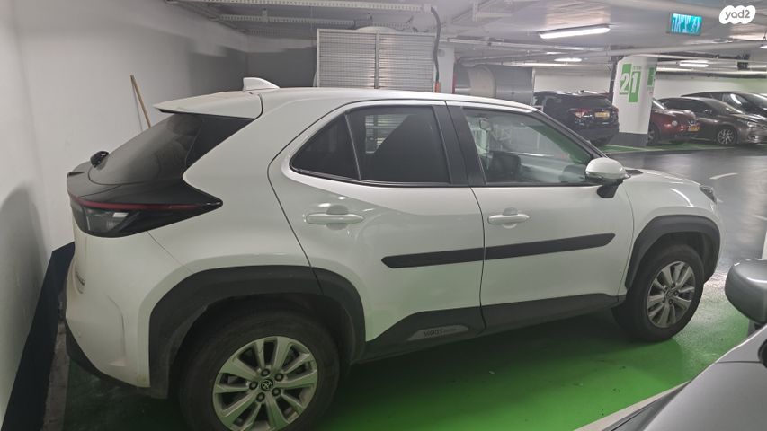 טויוטה יאריס קרוס