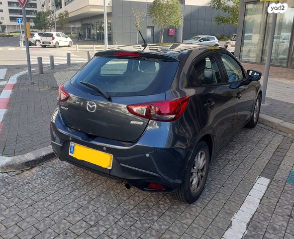 מודעת רכב מאזדה 2