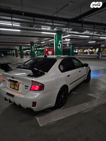 סובארו B4/לגאסי