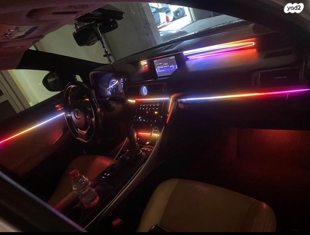 מודעת רכב לקסוס IS