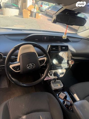 טויוטה פריוס