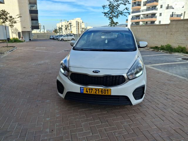 מודעת רכב קיה קארנס