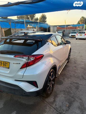 מודעת רכב טויוטה C-HR