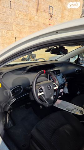 טויוטה פריוס