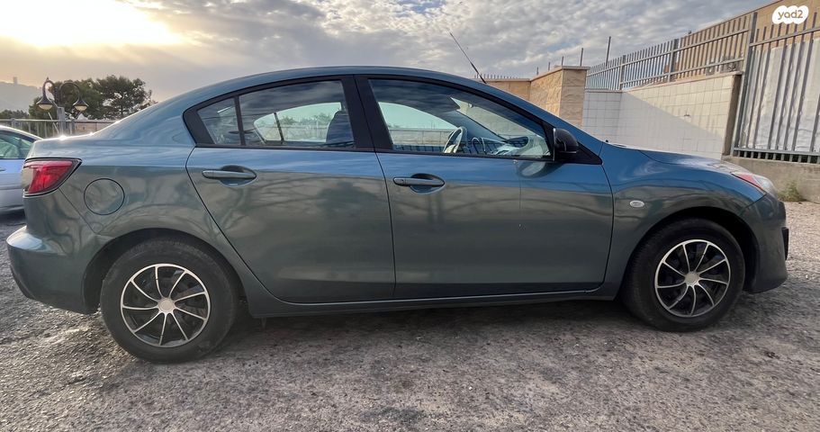 מודעת רכב מאזדה 3