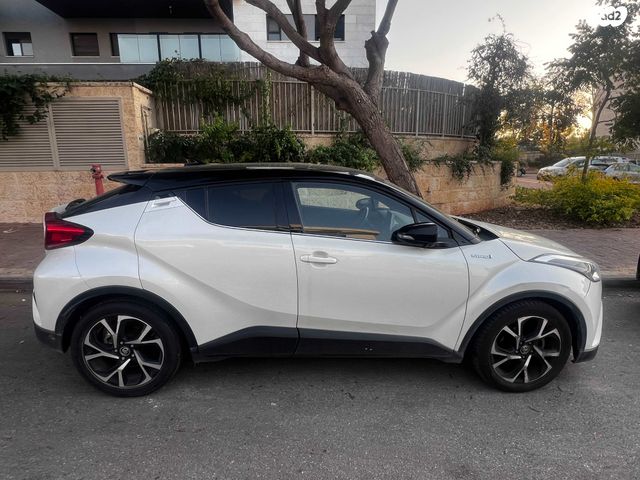 מודעת רכב טויוטה C-HR