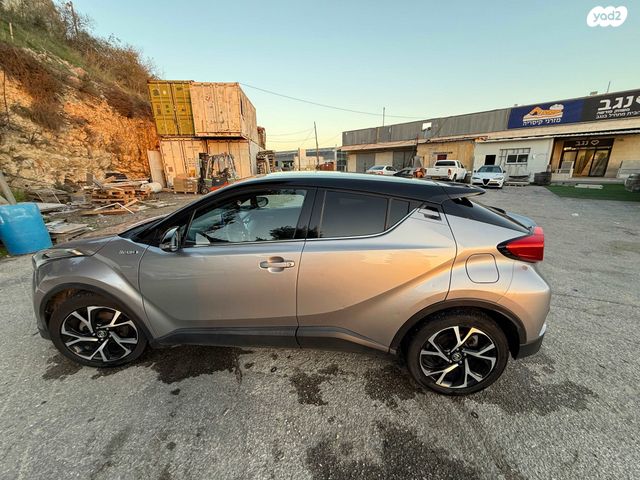 מודעת רכב טויוטה C-HR