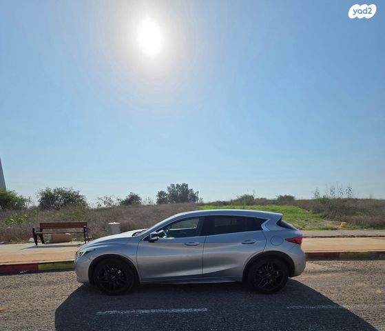 אינפיניטי Q30