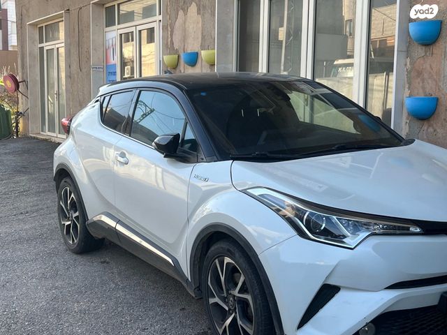 מודעת רכב טויוטה C-HR