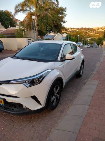 מודעת רכב טויוטה C-HR