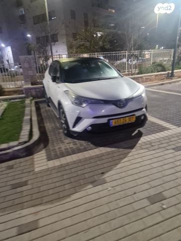 מודעת רכב טויוטה C-HR