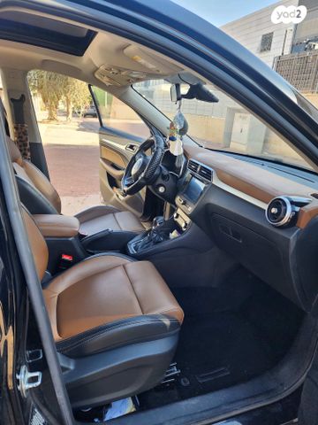 מודעת רכב אם ג'י ZS