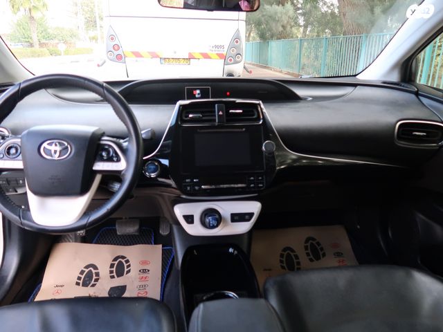 טויוטה פריוס